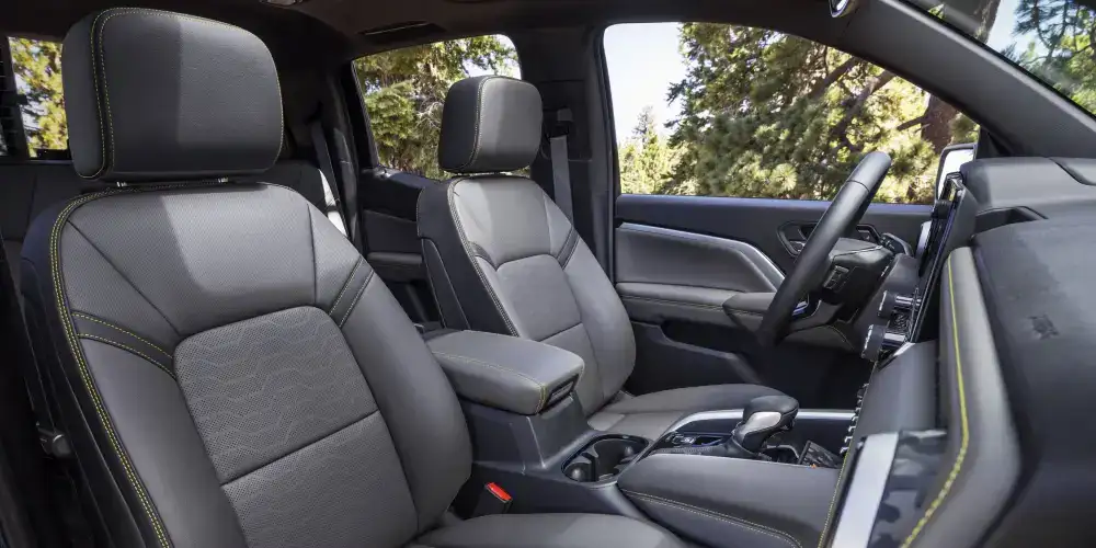 2026-Chevrolet-Colorado-ZR2-Interior