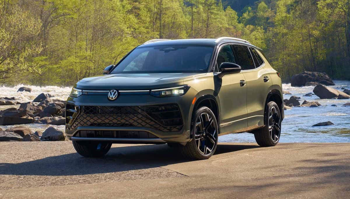 2026 Volkswagen TIguan SEL R Line Turbo in Avocado