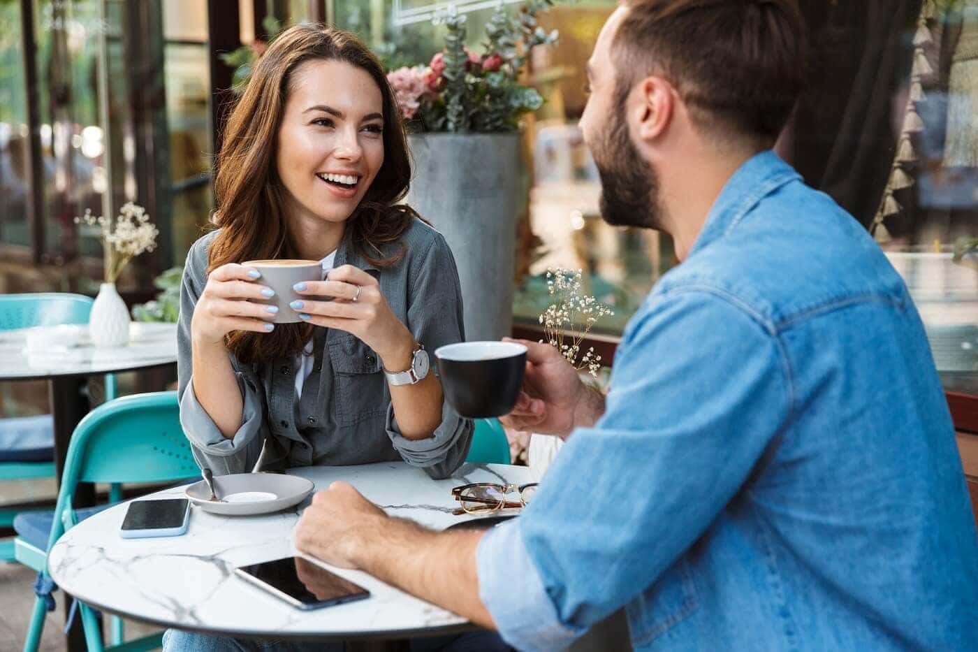 Couple Outdoor Cafe 1400
