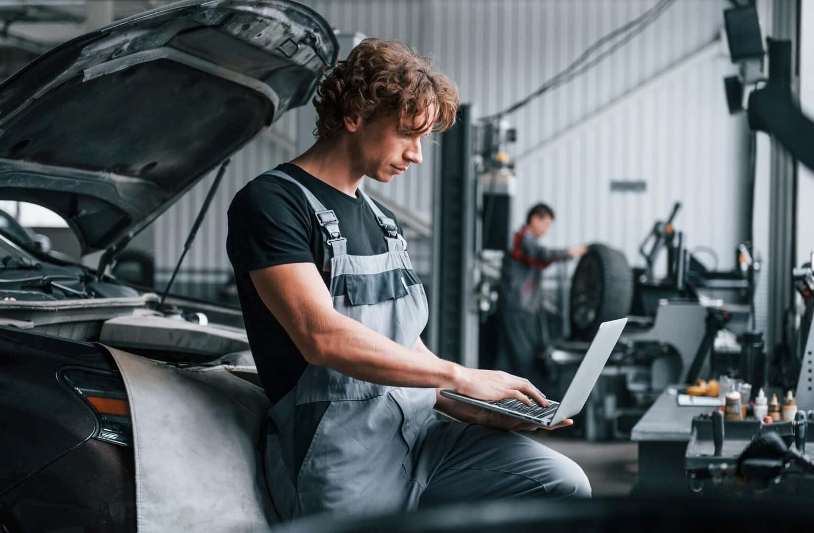 Land Rover Service Center 