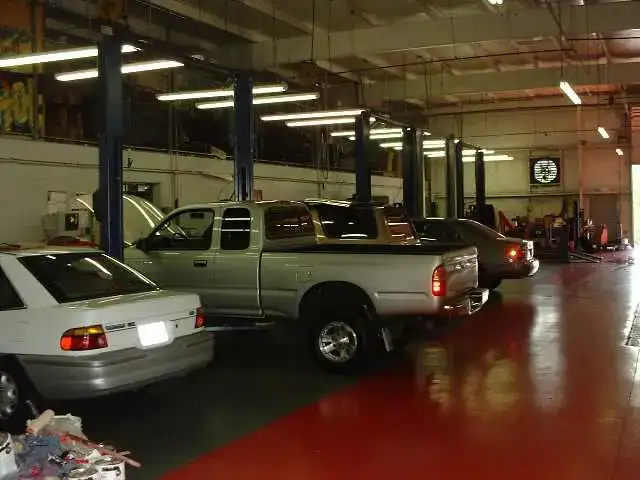 Old photo of the Serra Toyota of Decatur service center