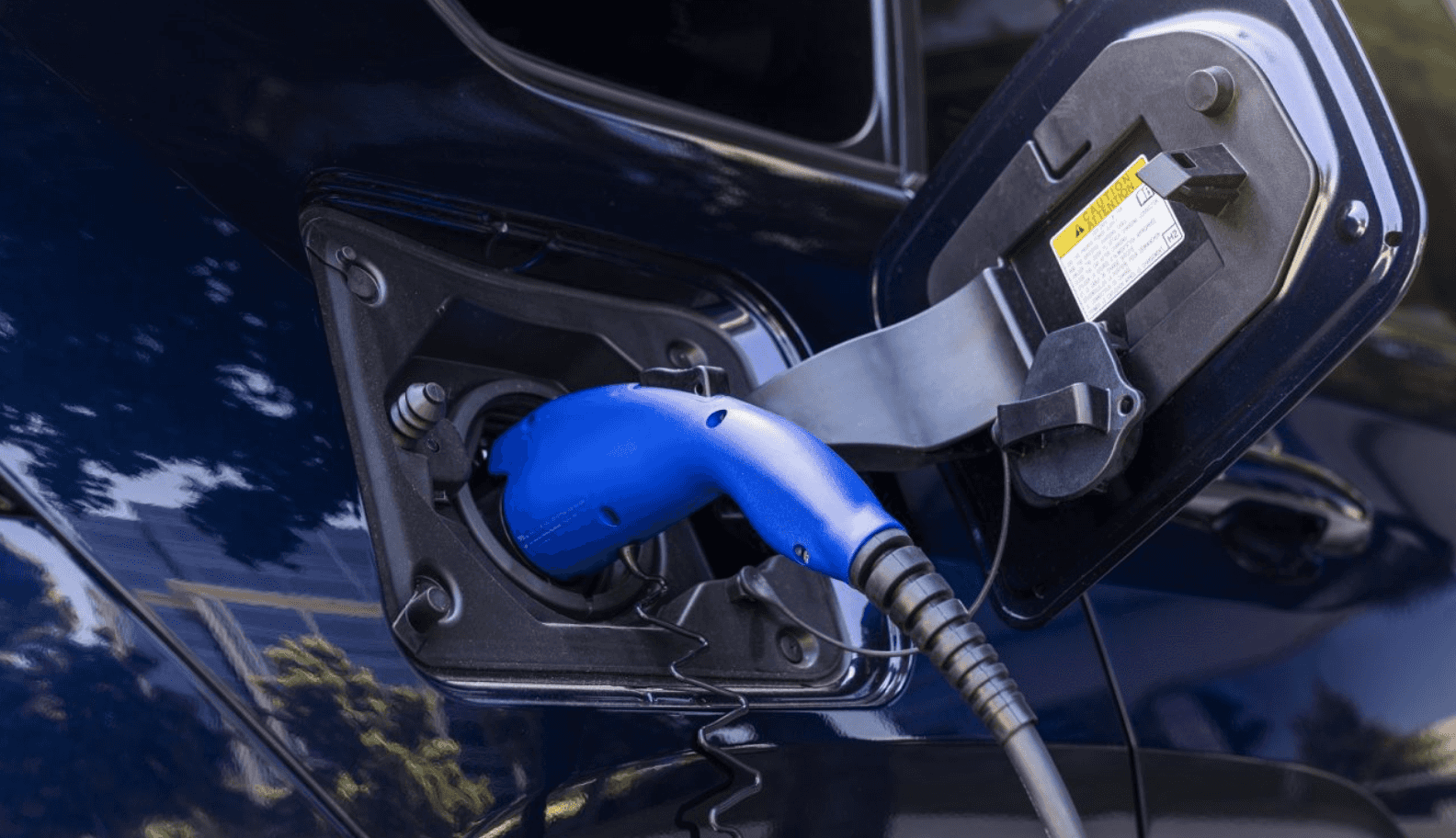 What's the Difference Between the RAV4 Prime and RAV4 Hybrid? Landers