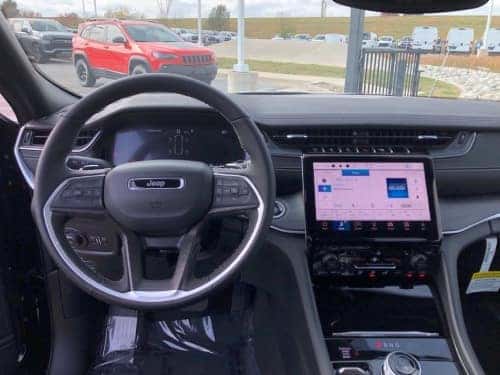 2025 Jeep Grand Cherokee L dash 